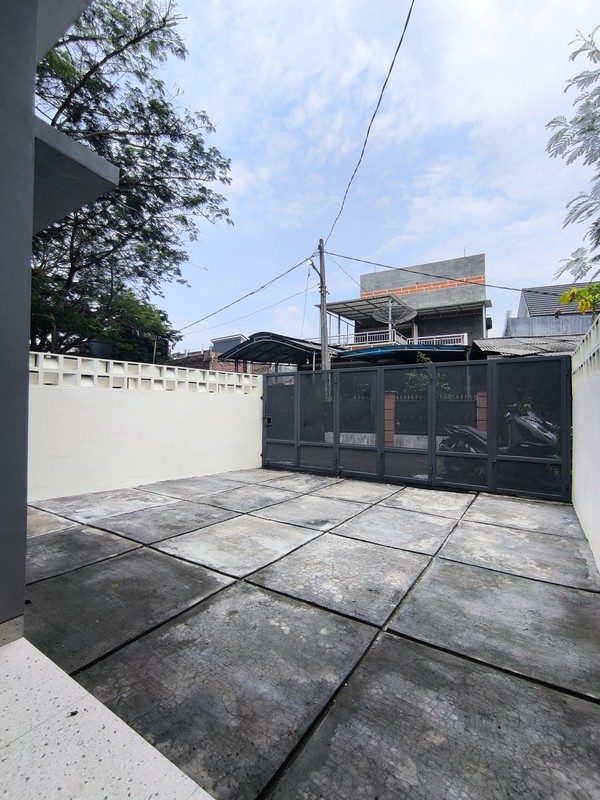 Rumah 2 Lantai Siap Huni dengan Hunian Nyaman dan Asri @Ciputat