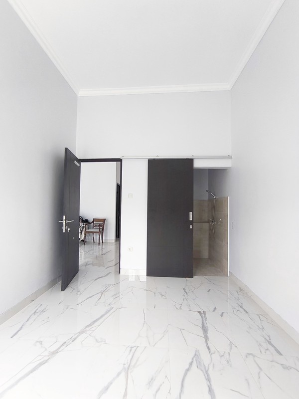 Rumah 2 Lantai Siap Huni dengan Hunian Nyaman dan Asri @Ciputat