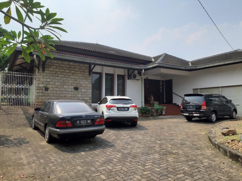 Rumah Luas Besar cck untuk perumahan/invest dan huni di Cempaka, Jakarta Selatan