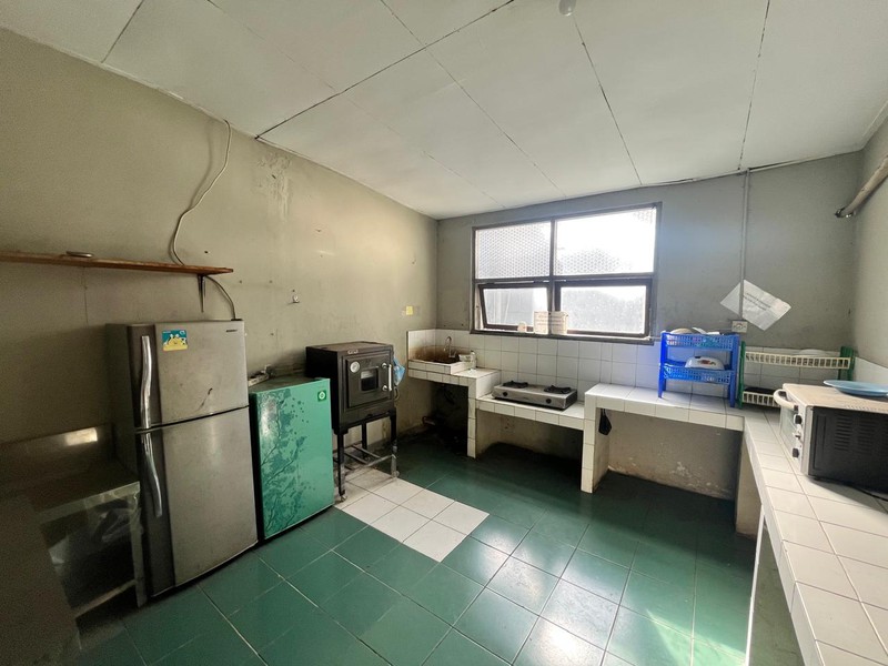 Dijual cepat Tanah dan Bangunan bekas Sekolah Dekat MRT Hj Nawi