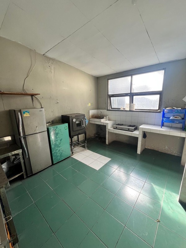 Dijual cepat Tanah dan Bangunan bekas Sekolah Dekat MRT Hj Nawi