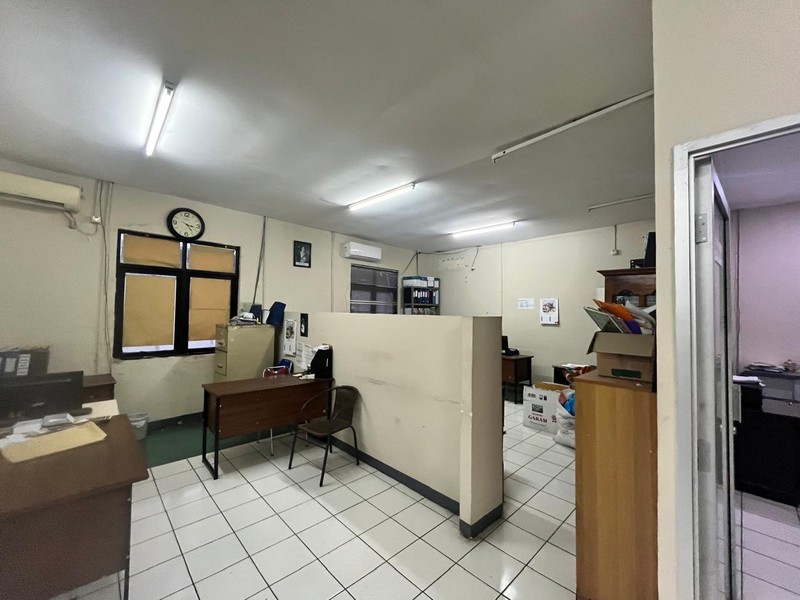 Dijual cepat Tanah dan Bangunan bekas Sekolah Dekat MRT Hj Nawi