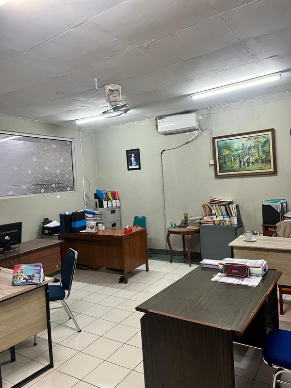 Dijual cepat Tanah dan Bangunan bekas Sekolah Dekat MRT Hj Nawi