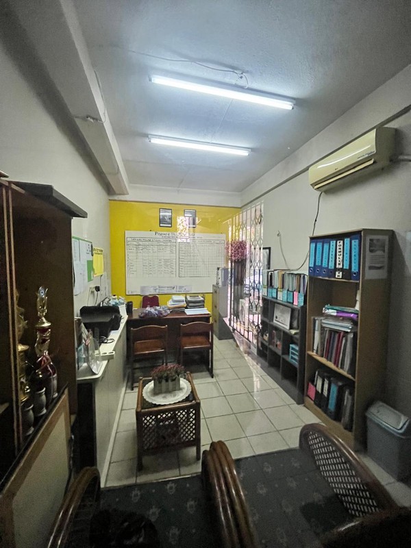 Dijual cepat Tanah dan Bangunan bekas Sekolah Dekat MRT Hj Nawi