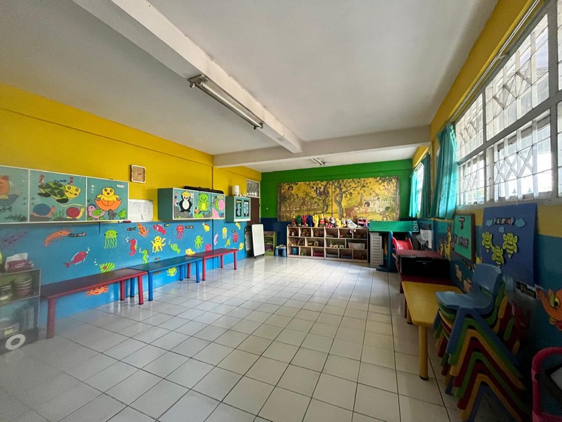 Dijual cepat Tanah dan Bangunan bekas Sekolah Dekat MRT Hj Nawi