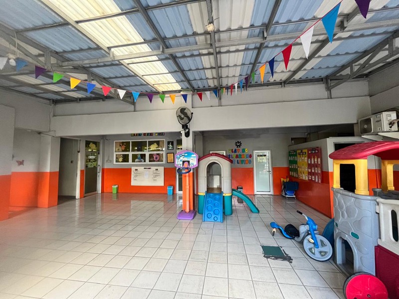 Dijual cepat Tanah dan Bangunan bekas Sekolah Dekat MRT Hj Nawi