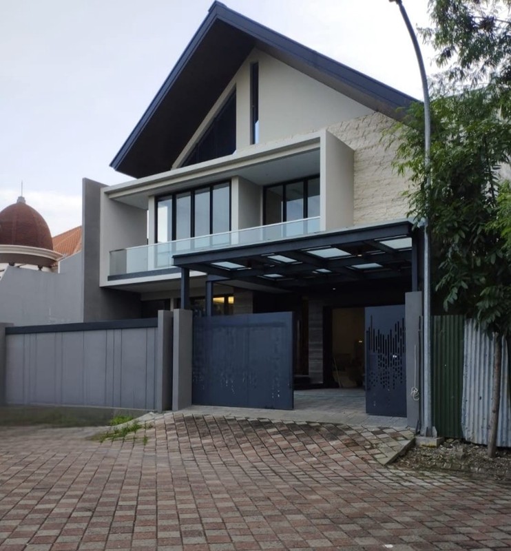 Rumah Mewah Di Regency 21 Arief Rahman Hakim Surabaya | LT 425 meter persegi