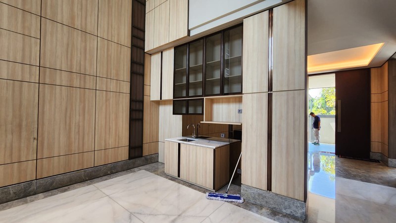 Rumah Mewah Di Regency 21 Arief Rahman Hakim Surabaya | LT 425 meter persegi