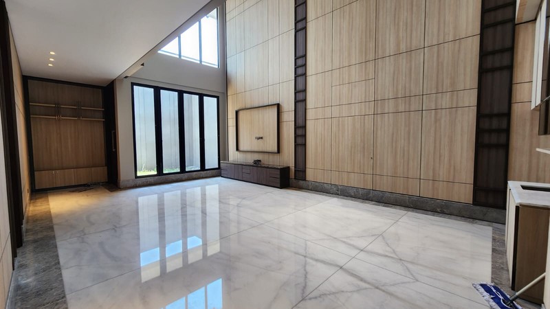 Rumah Mewah Di Regency 21 Arief Rahman Hakim Surabaya | LT 425 meter persegi