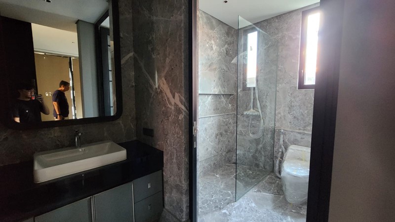 Rumah Mewah Di Regency 21 Arief Rahman Hakim Surabaya | LT 425 meter persegi