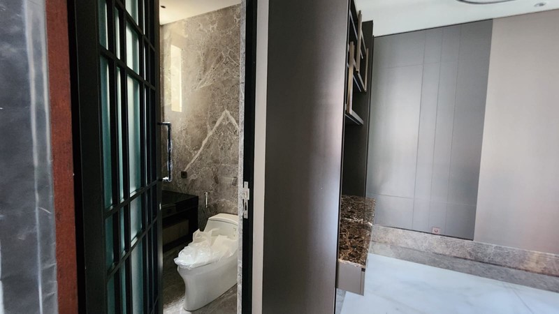 Rumah Mewah Di Regency 21 Arief Rahman Hakim Surabaya | LT 425 meter persegi