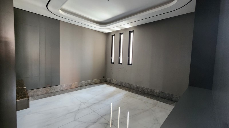 Rumah Mewah Di Regency 21 Arief Rahman Hakim Surabaya | LT 425 meter persegi