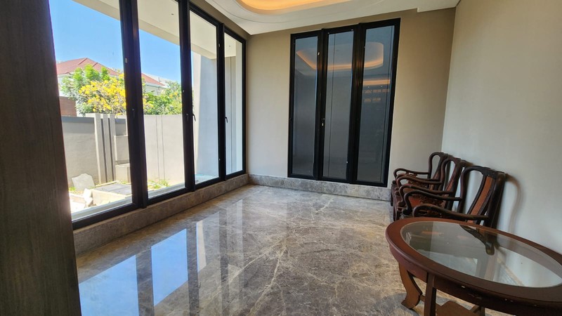 Rumah Mewah Di Regency 21 Arief Rahman Hakim Surabaya | LT 425 meter persegi