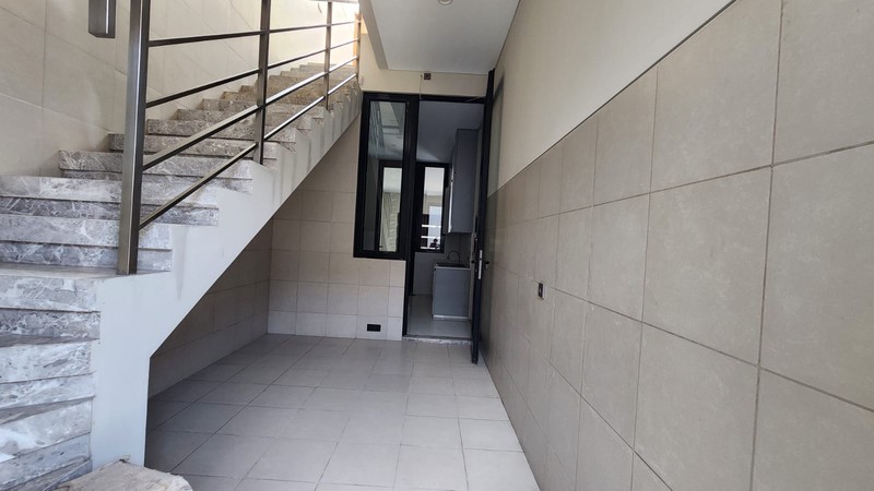 Rumah Mewah Di Regency 21 Arief Rahman Hakim Surabaya | LT 425 meter persegi