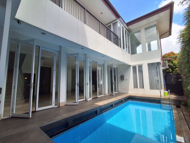 DISEWA RUMAH di PONDOK INDAH