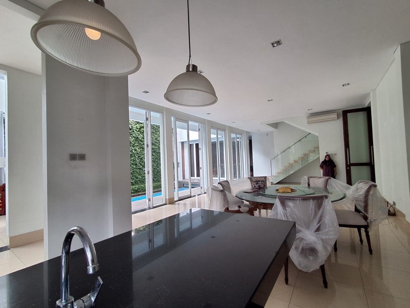 DISEWA RUMAH di PONDOK INDAH