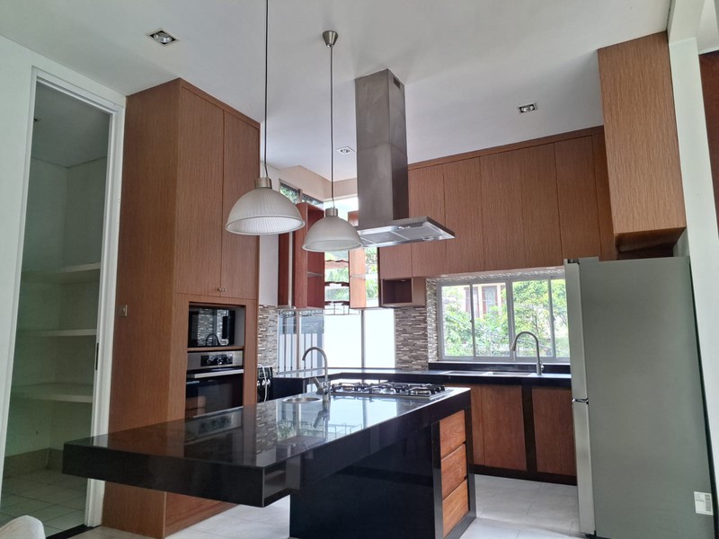 DISEWA RUMAH di PONDOK INDAH