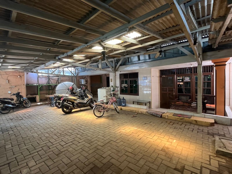 Rumah Hitung Tanah Cocok Buat Kost di Tomang Dekat RS Harapan Kita