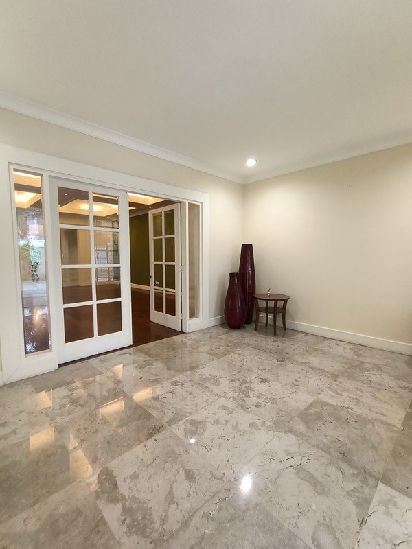 Dijual/Sewa rumah Nyaman, Keren, dan aman Banjir di Kemang Utara