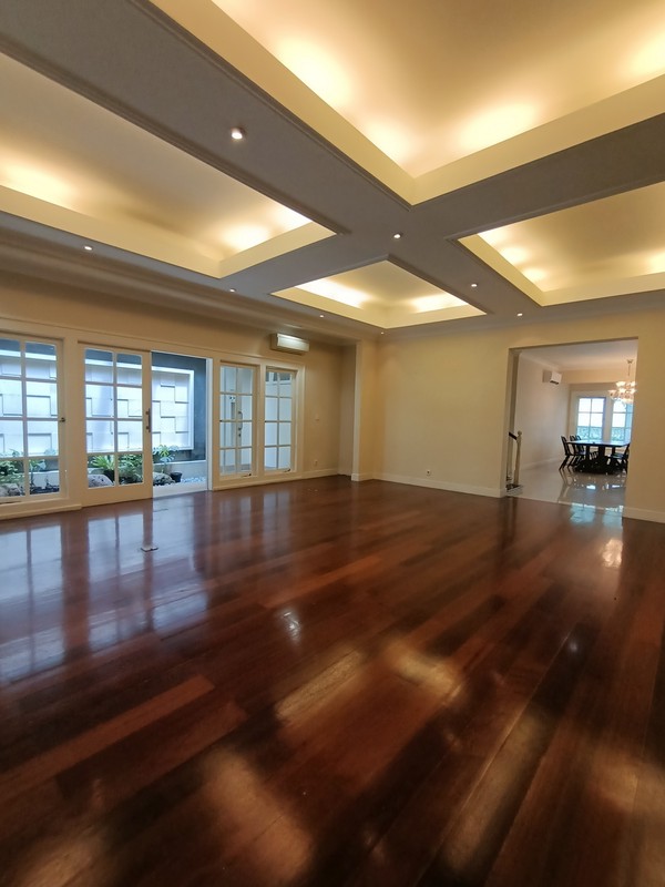 Dijual/Sewa rumah Nyaman, Keren, dan aman Banjir di Kemang Utara