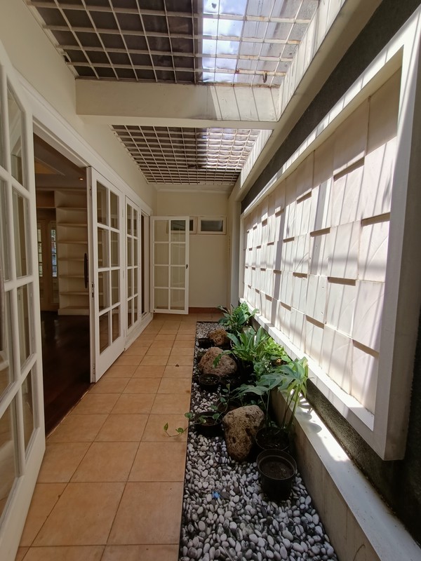 Dijual/Sewa rumah Nyaman, Keren, dan aman Banjir di Kemang Utara