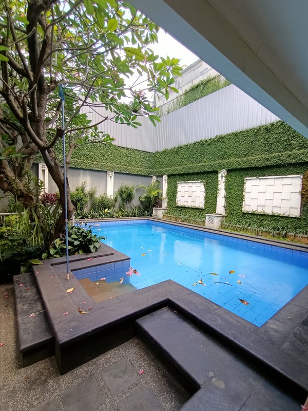 Dijual/Sewa rumah Nyaman, Keren, dan aman Banjir di Kemang Utara