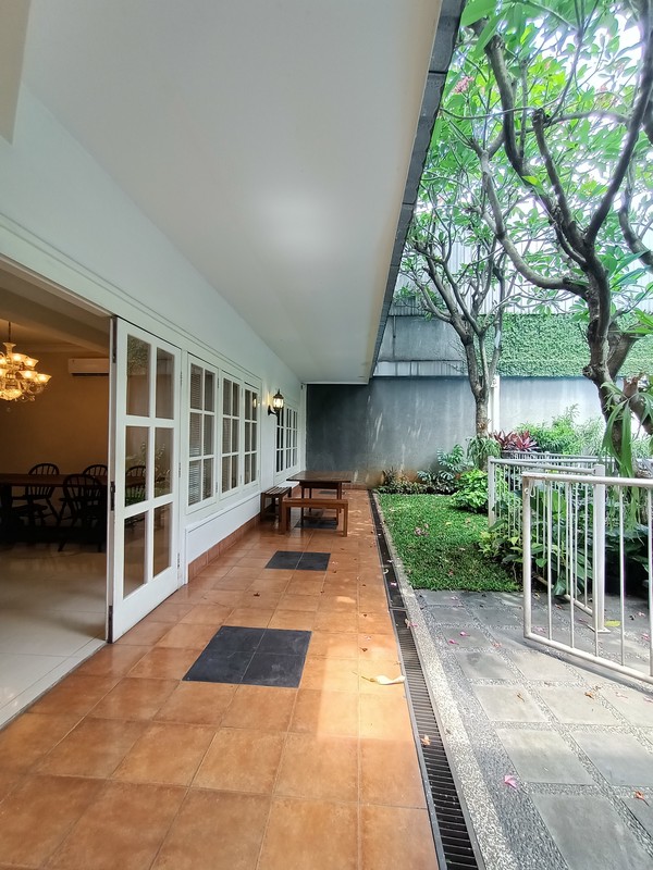 Dijual/Sewa rumah Nyaman, Keren, dan aman Banjir di Kemang Utara