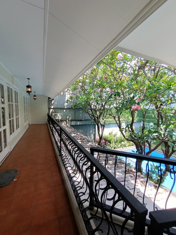 Dijual/Sewa rumah Nyaman, Keren, dan aman Banjir di Kemang Utara