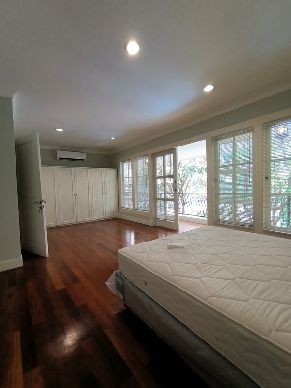 Dijual/Sewa rumah Nyaman, Keren, dan aman Banjir di Kemang Utara