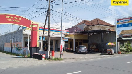 Dijual Rumah Usaha di Desa Kedungpring Balongpanggang Gresik