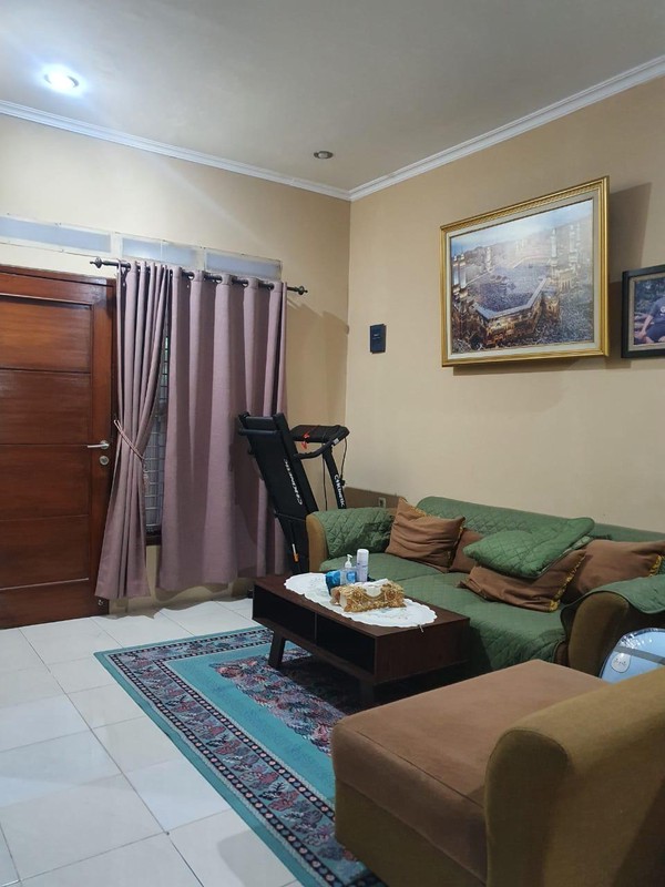 Rumah 2 Lantai Siap Huni dengan Hunian Nyaman dan Asri @Ciputat
