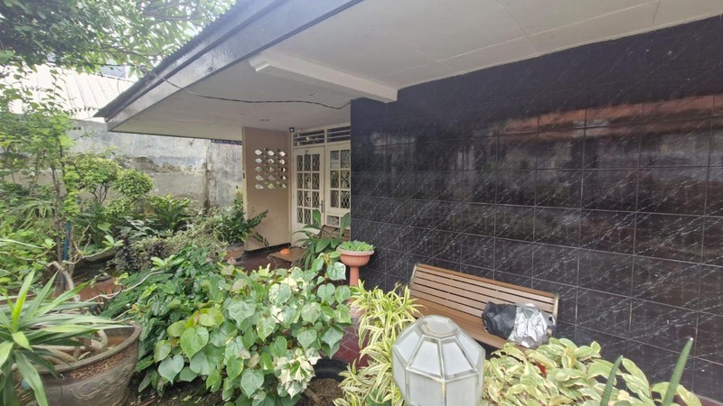 Dijual Rumah Lama Terawat Lokasi Strategis Cocok Usaha Di Jl. Bungur, Kebayoran Lama, Jakarta Selatan