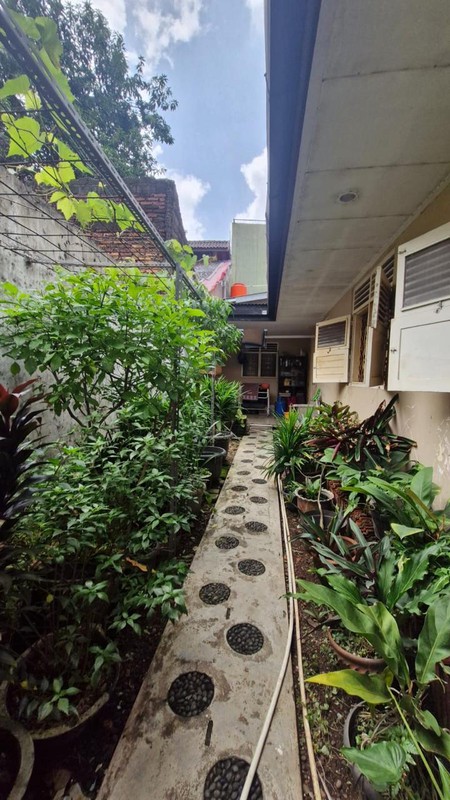Dijual Rumah Lama Terawat Lokasi Strategis Cocok Usaha Di Jl. Bungur, Kebayoran Lama, Jakarta Selatan