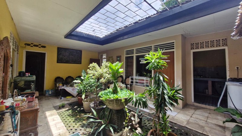 Dijual Rumah Lama Terawat Lokasi Strategis Cocok Usaha Di Jl. Bungur, Kebayoran Lama, Jakarta Selatan