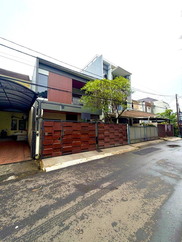 Rumah 2 Lantai Siap Huni dengan Hunian Nyaman dan Asri @Pesanggrahan, Jakarta Selatan