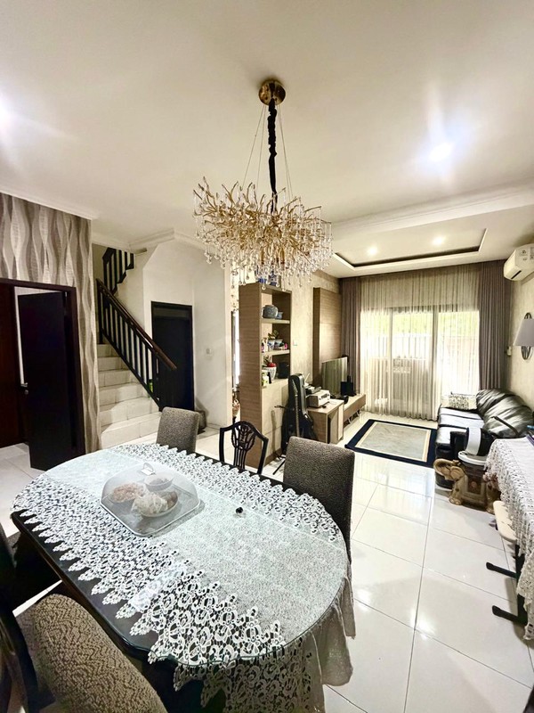 Rumah 2 Lantai Siap Huni dengan Hunian Nyaman dan Asri @Pesanggrahan, Jakarta Selatan