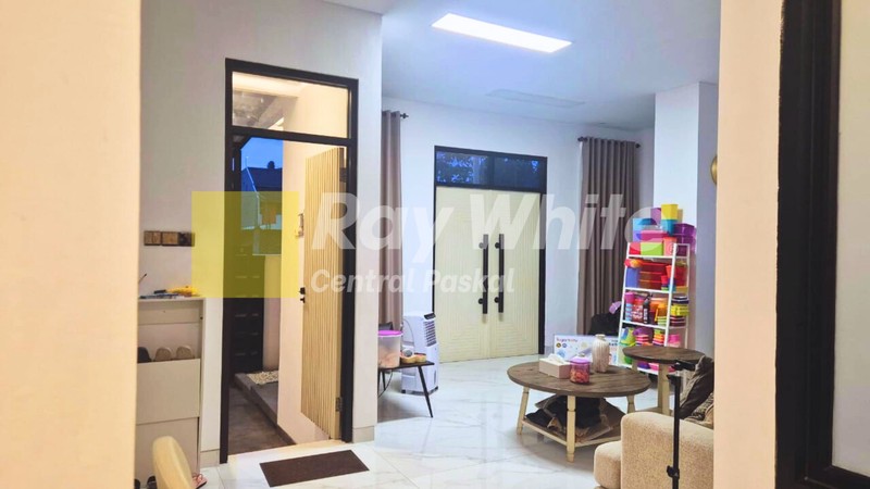 Rumah Baru Modern 3 Lantai di Setra Regency Ciwaruga Bandung