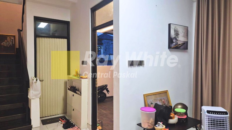 Rumah Baru Modern 3 Lantai di Setra Regency Ciwaruga Bandung