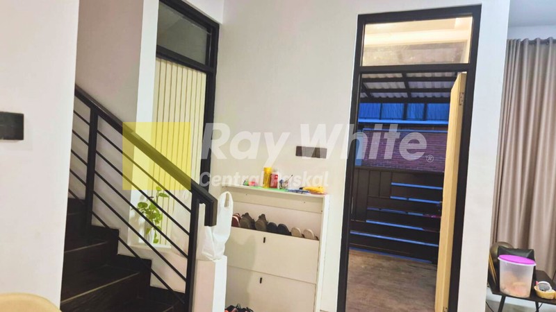 Rumah Baru Modern 3 Lantai di Setra Regency Ciwaruga Bandung