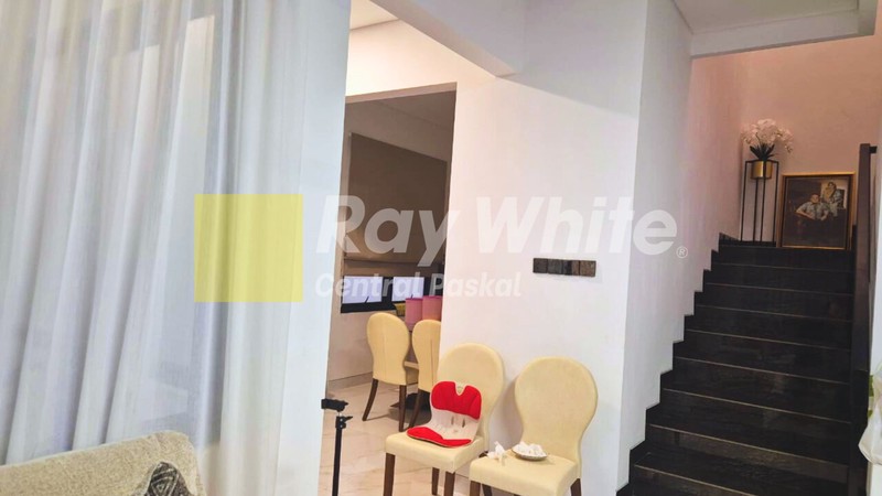 Rumah Baru Modern 3 Lantai di Setra Regency Ciwaruga Bandung