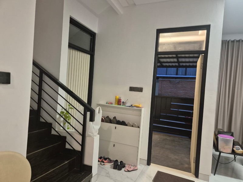 Rumah Baru Modern 3 Lantai di Setra Regency Ciwaruga Bandung