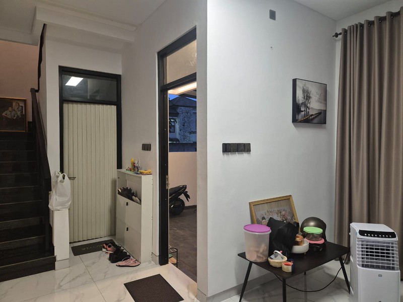 Rumah Baru Modern 3 Lantai di Setra Regency Ciwaruga Bandung