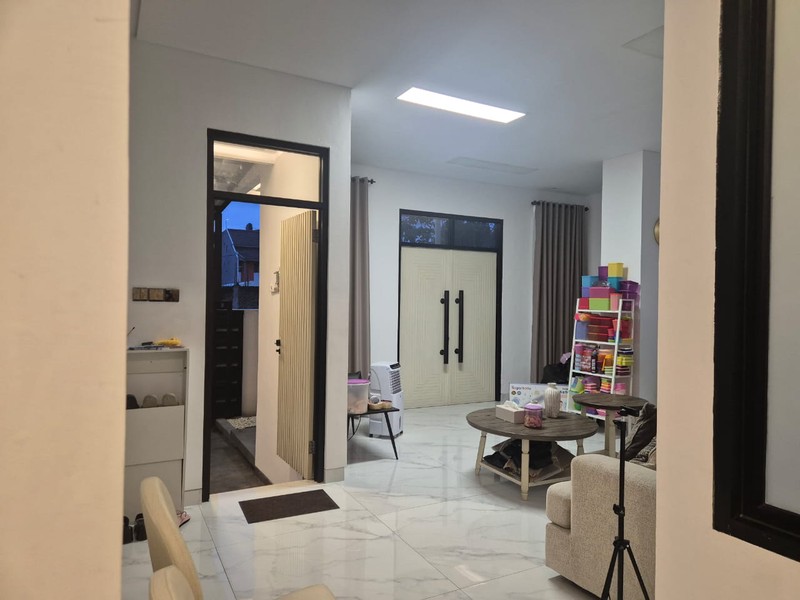 Rumah Baru Modern 3 Lantai di Setra Regency Ciwaruga Bandung