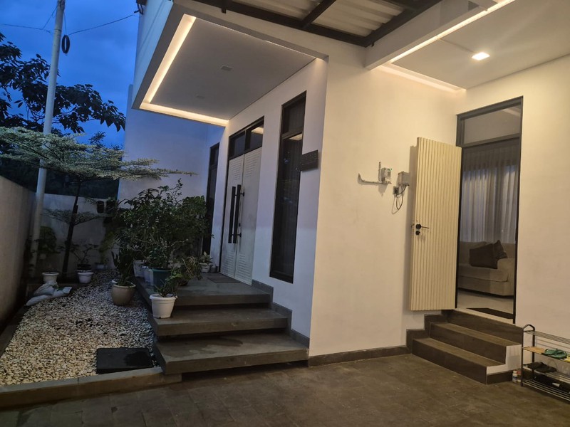 Rumah Baru Modern 3 Lantai di Setra Regency Ciwaruga Bandung