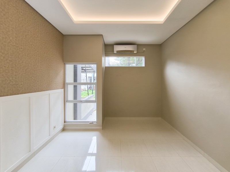 Rumah Bagus di Mahagoni Park Graha Raya