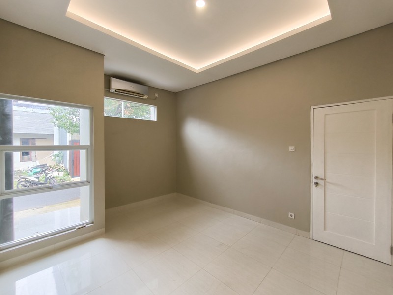 Rumah Bagus di Mahagoni Park Graha Raya