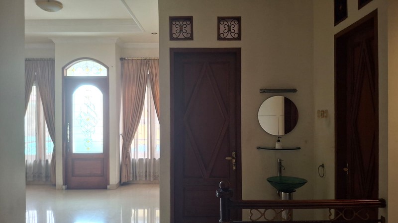 Rumah 3 Lantai 5 KT Akses Jalan 2 Mobil Lokasi Strategis Tebet Jaksel