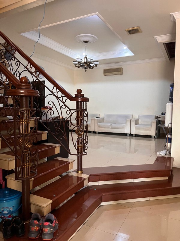 Rumah 3 Lantai 5 KT Akses Jalan 2 Mobil Lokasi Strategis Tebet Jaksel