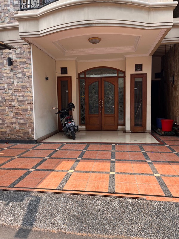 Rumah 3 Lantai 5 KT Akses Jalan 2 Mobil Lokasi Strategis Tebet Jaksel