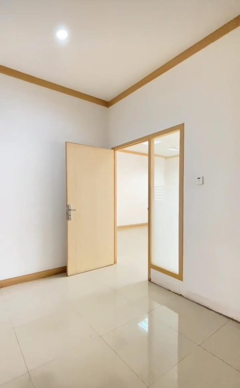 Di Jual/Sewa Gedung Area Komersial, Strategis dekat TOL @ PERAK BARAT SURABAYA UTARA 